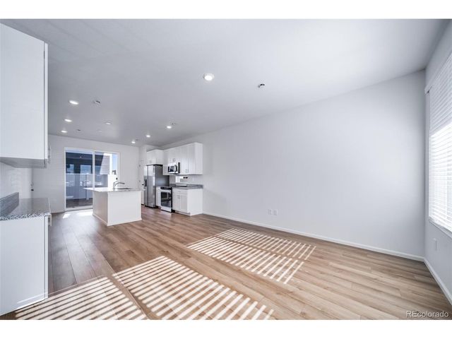 46569 Sunflower Ln, Bennett, CO 80102