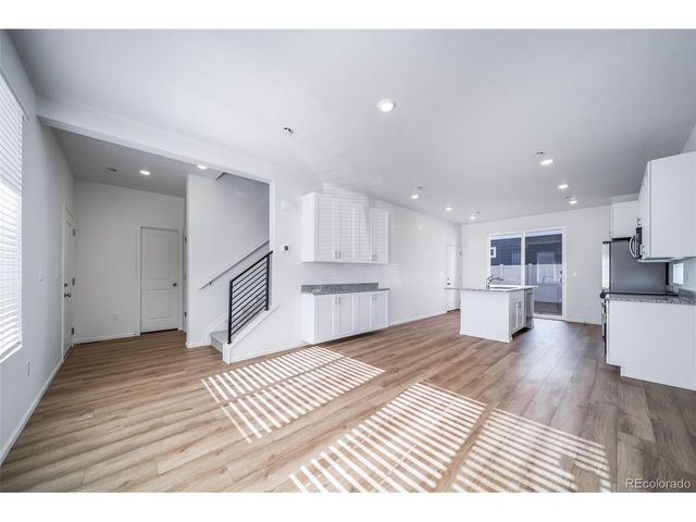 46569 Sunflower Ln, Bennett, CO 80102