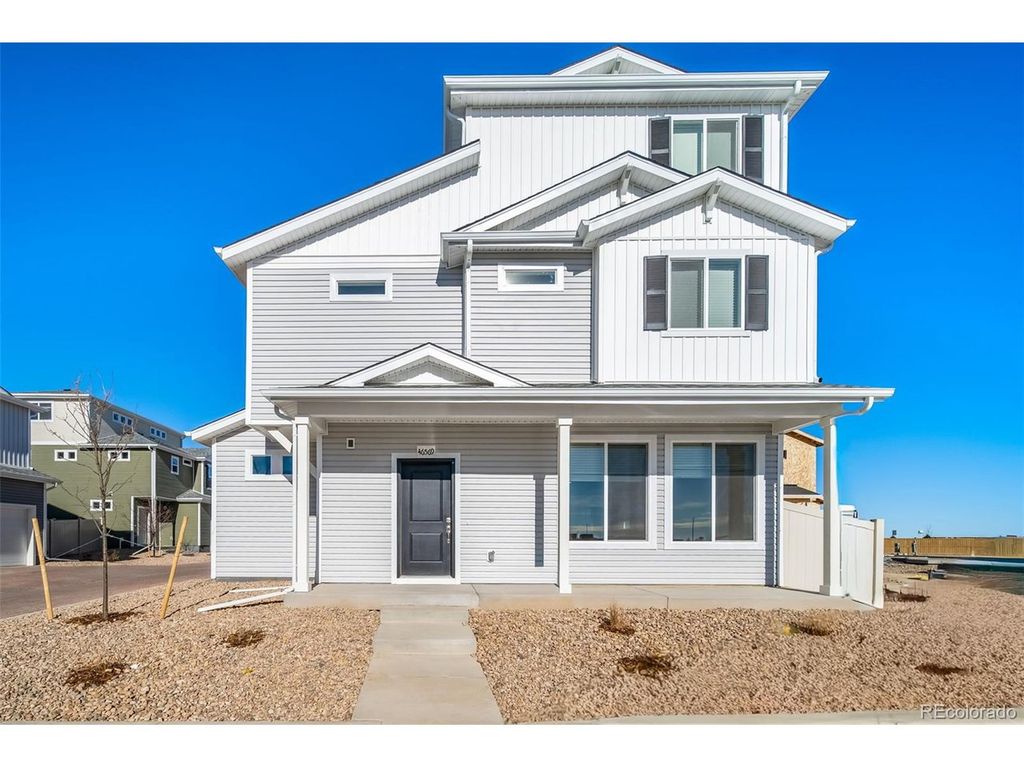 46569 Sunflower Ln, Bennett, CO 80102
