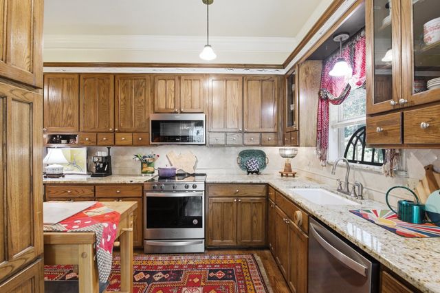 306 W Spring Street, Weatherford, TX 76086