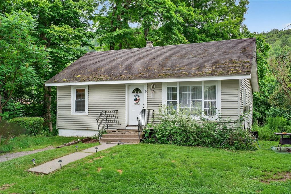 8 First Street, Godeffroy, NY 12729