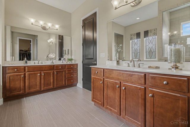 8961 Oakcrest Way, West Chester, OH 45069