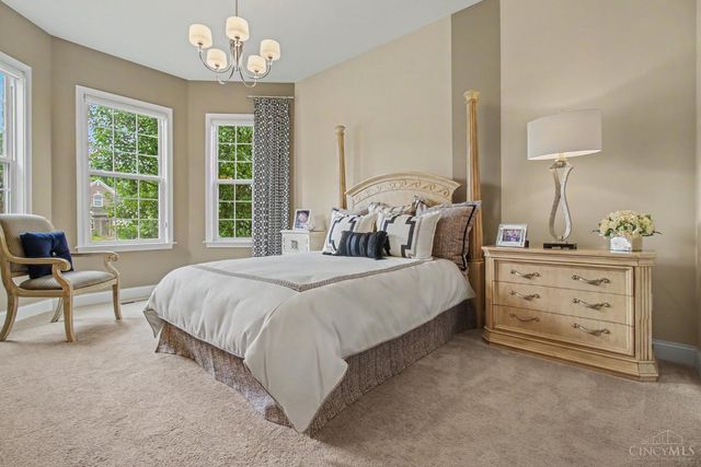 8961 Oakcrest Way, West Chester, OH 45069
