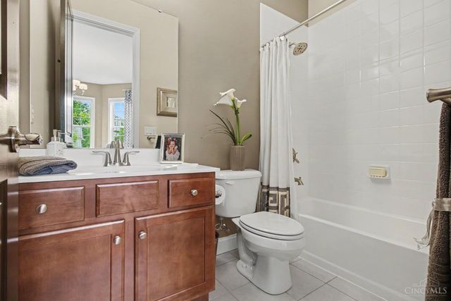 8961 Oakcrest Way, West Chester, OH 45069