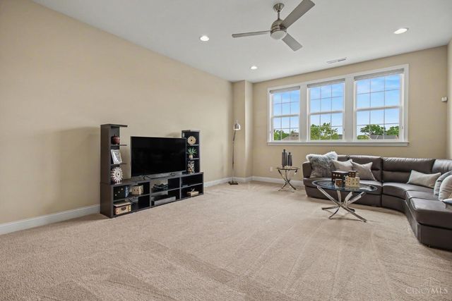 8961 Oakcrest Way, West Chester, OH 45069