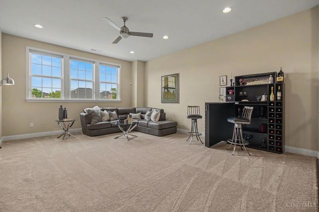 8961 Oakcrest Way, West Chester, OH 45069