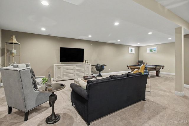 8961 Oakcrest Way, West Chester, OH 45069