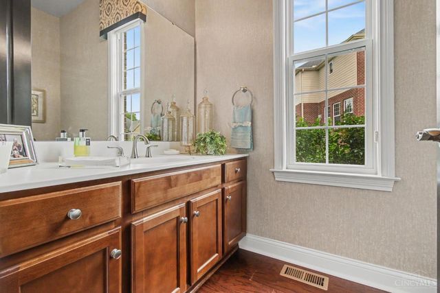 8961 Oakcrest Way, West Chester, OH 45069