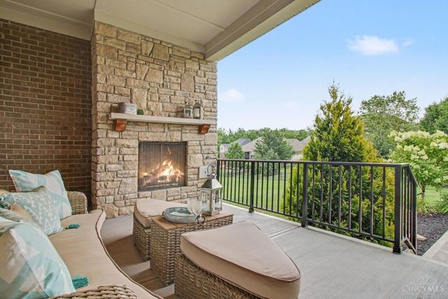 8961 Oakcrest Way, West Chester, OH 45069