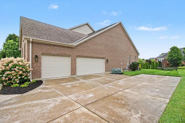 8961 Oakcrest Way, West Chester, OH 45069