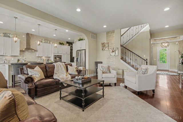 8961 Oakcrest Way, West Chester, OH 45069