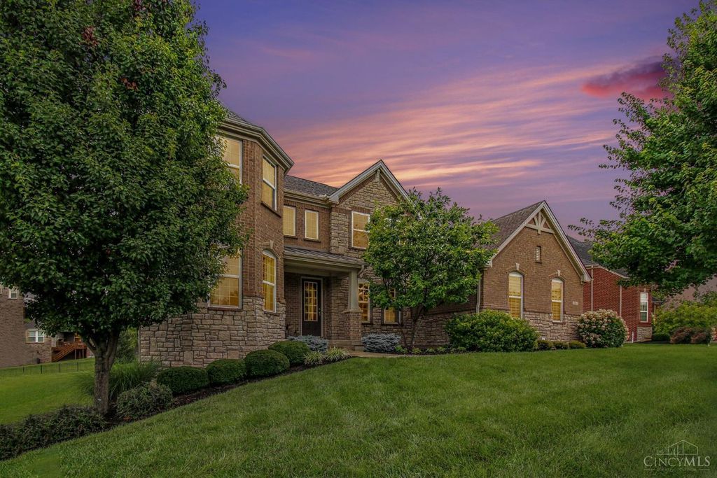 8961 Oakcrest Way, West Chester, OH 45069
