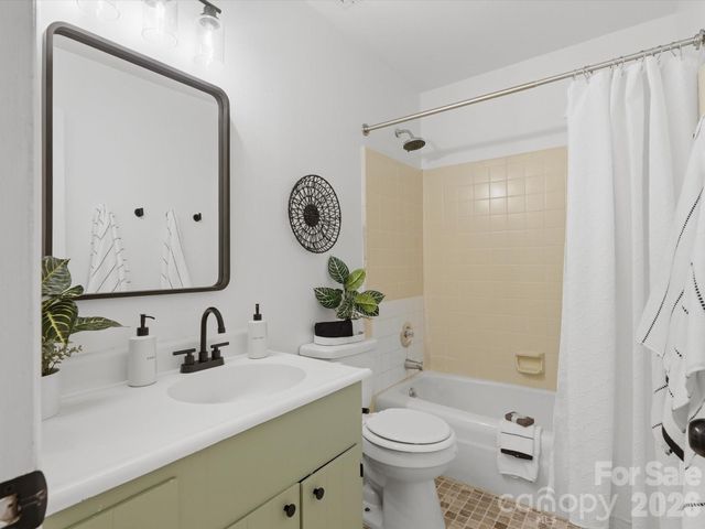 4640 Old Lantern Way, Charlotte, NC 28212