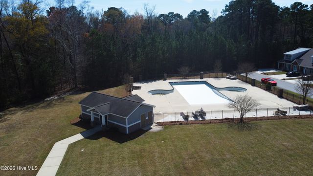 1800 Fox Den Way 4, Greenville, NC 27858