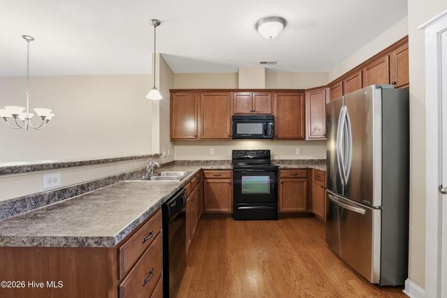 1800 Fox Den Way 4, Greenville, NC 27858