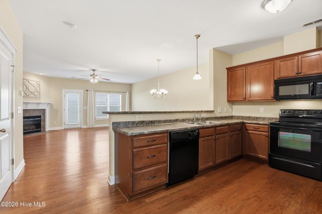 1800 Fox Den Way 4, Greenville, NC 27858