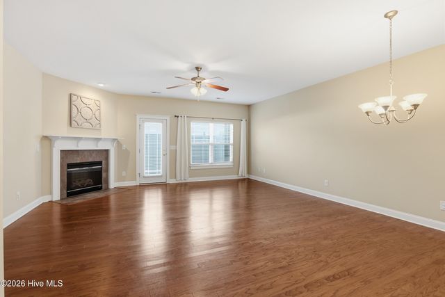 1800 Fox Den Way 4, Greenville, NC 27858