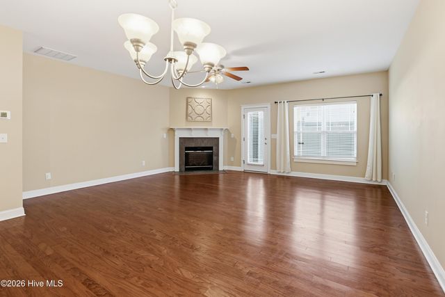 1800 Fox Den Way 4, Greenville, NC 27858