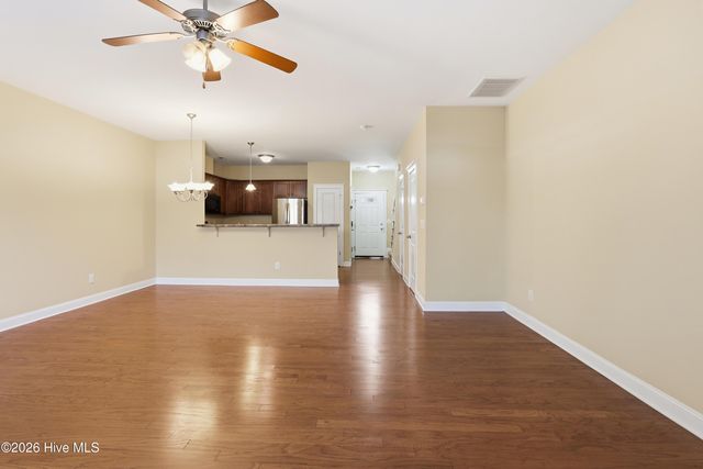 1800 Fox Den Way 4, Greenville, NC 27858