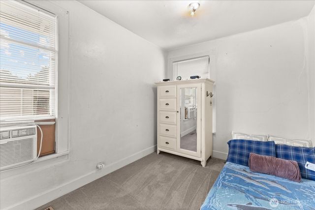 9007 Dayton Avenue N, Seattle, WA 98103