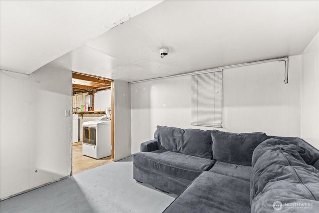 9007 Dayton Avenue N, Seattle, WA 98103