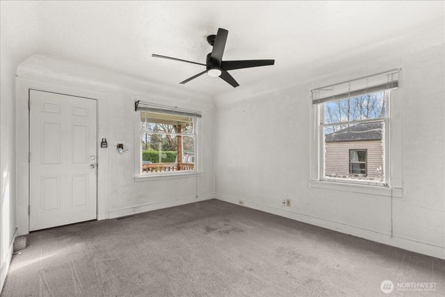 9007 Dayton Avenue N, Seattle, WA 98103