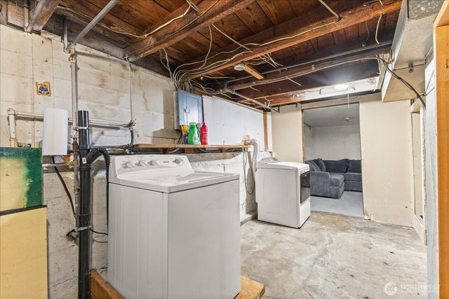 9007 Dayton Avenue N, Seattle, WA 98103