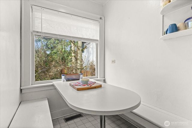 9007 Dayton Avenue N, Seattle, WA 98103