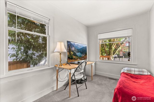 9007 Dayton Avenue N, Seattle, WA 98103