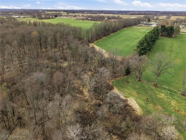 8305 Columbiana Canfield Road, Canfield, OH 44406