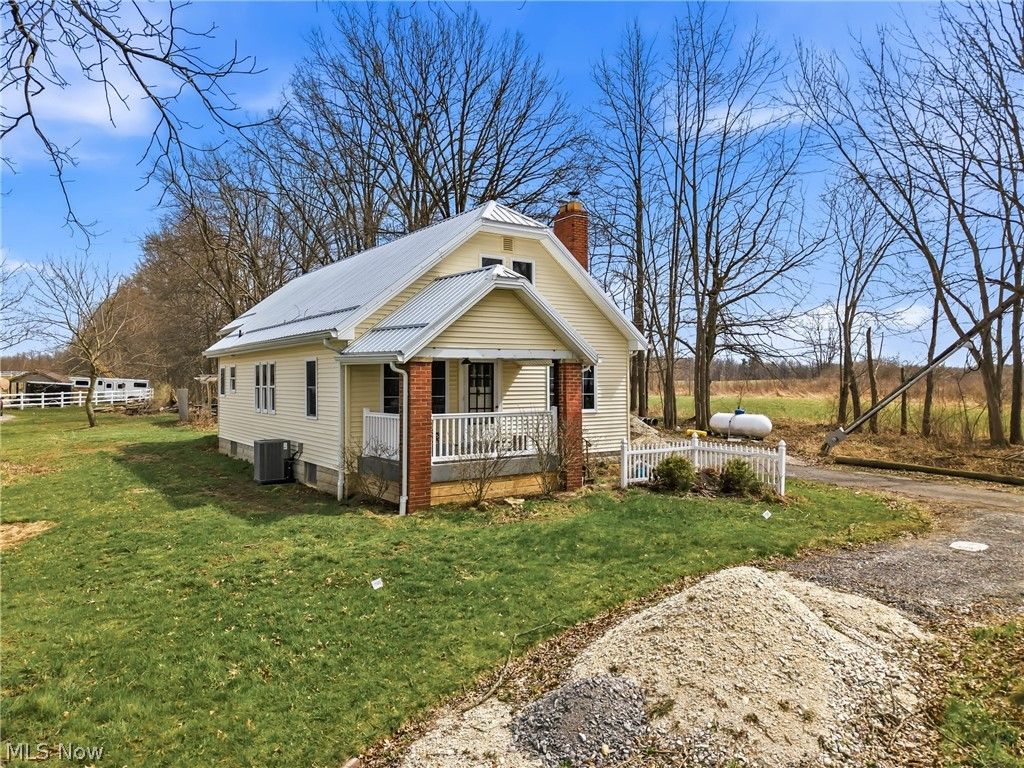 8305 Columbiana Canfield Road, Canfield, OH 44406