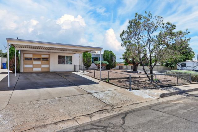 9400 Shoshone Road NE, Albuquerque, NM 87111