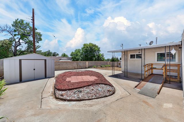 9400 Shoshone Road NE, Albuquerque, NM 87111