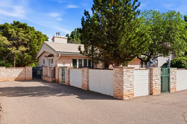 10020 Loretta Drive NW, Albuquerque, NM 87114
