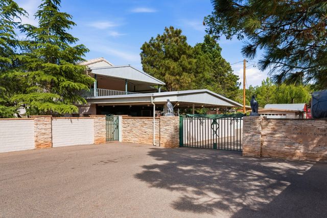 10020 Loretta Drive NW, Albuquerque, NM 87114