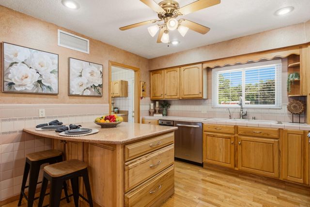 10020 Loretta Drive NW, Albuquerque, NM 87114