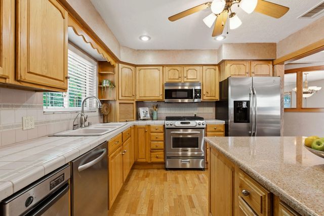 10020 Loretta Drive NW, Albuquerque, NM 87114