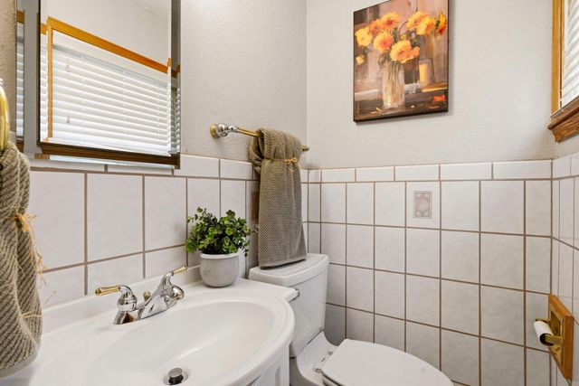 10020 Loretta Drive NW, Albuquerque, NM 87114