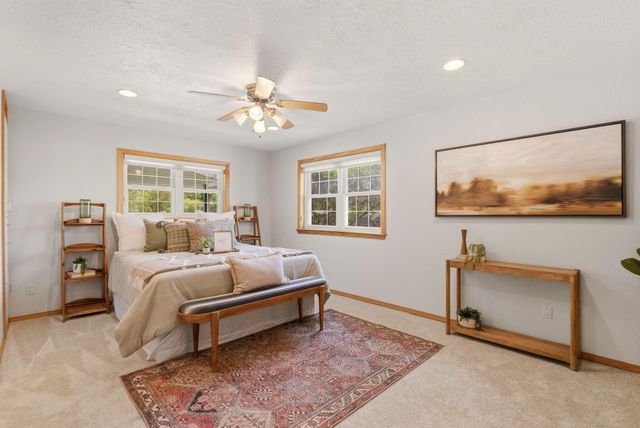 10020 Loretta Drive NW, Albuquerque, NM 87114