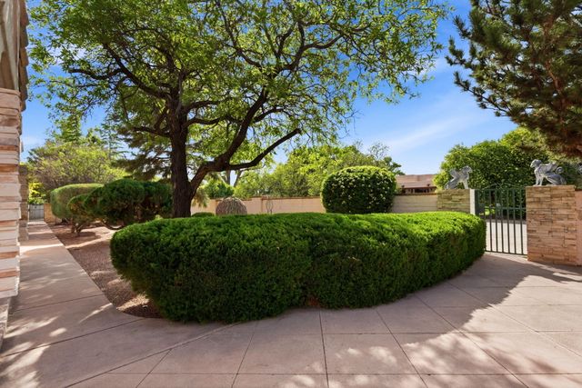 10020 Loretta Drive NW, Albuquerque, NM 87114