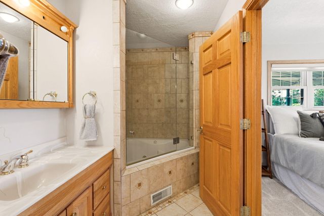10020 Loretta Drive NW, Albuquerque, NM 87114