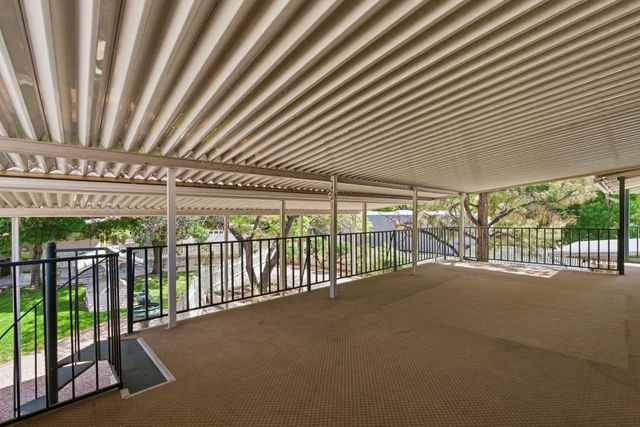 10020 Loretta Drive NW, Albuquerque, NM 87114