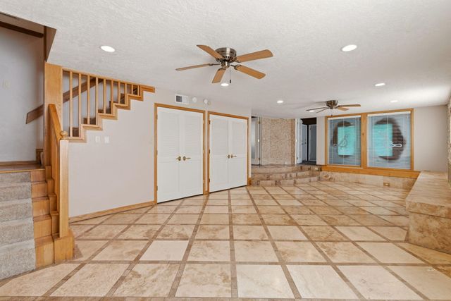 10020 Loretta Drive NW, Albuquerque, NM 87114