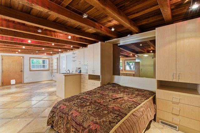 10020 Loretta Drive NW, Albuquerque, NM 87114