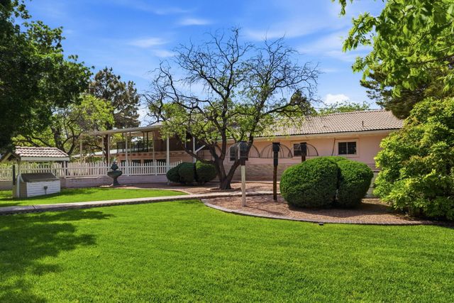 10020 Loretta Drive NW, Albuquerque, NM 87114
