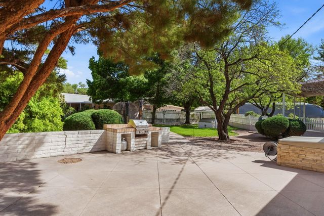 10020 Loretta Drive NW, Albuquerque, NM 87114