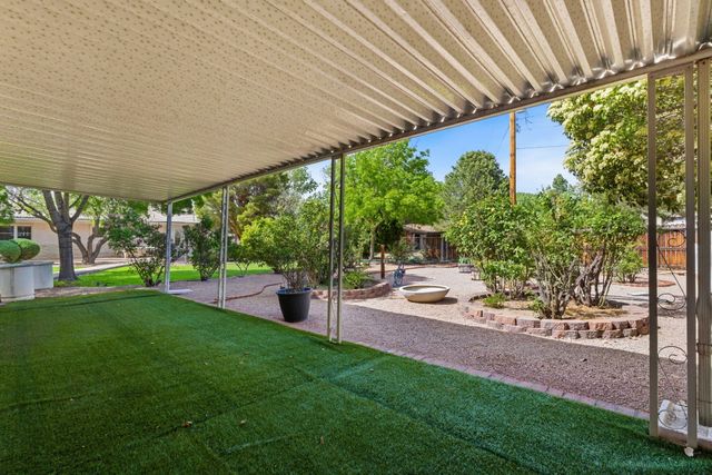 10020 Loretta Drive NW, Albuquerque, NM 87114