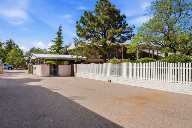 10020 Loretta Drive NW, Albuquerque, NM 87114