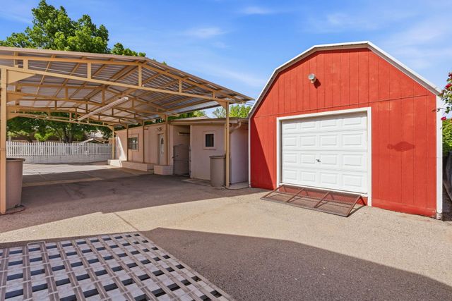 10020 Loretta Drive NW, Albuquerque, NM 87114