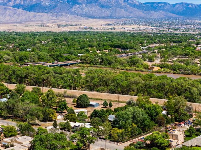 10020 Loretta Drive NW, Albuquerque, NM 87114